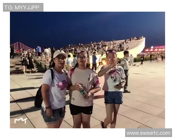 踢足球与弹钢琴的完美结合探索运动与艺术的和谐美妙之旅 踢足球与弹钢琴的完美结合探索运动与艺术的和谐美妙之旅